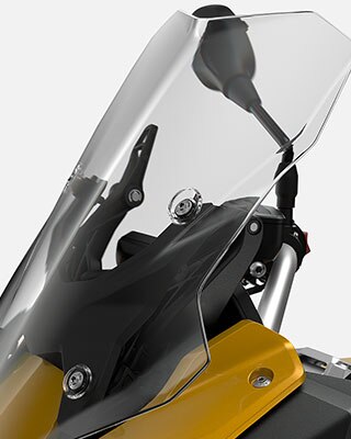 We see the windshield of the BMW F 900 XR.