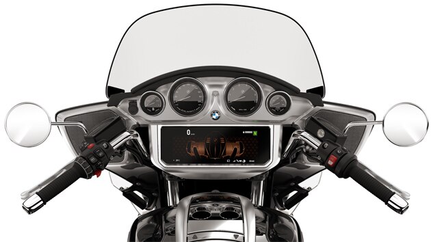 The cockpit boasts the analogue round instruments and the TFT display.