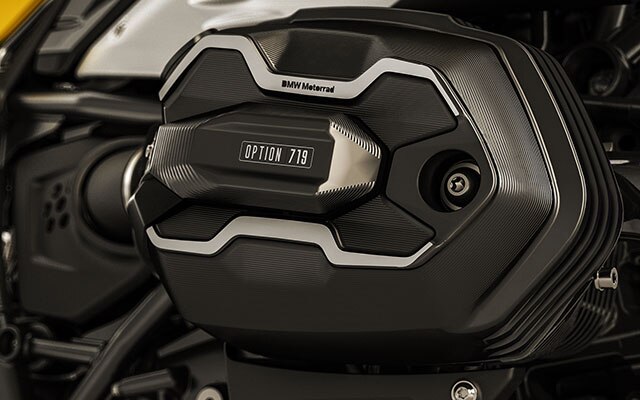 We see the cylinder head cover of the R nineT Urban G/S.