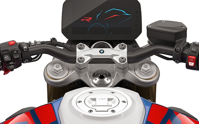 The adjustable upside-down suspension fork of the F 900 R from BMW Motorrad