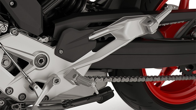 Milled footrests and foot lever of the F 900 R from BMW Motorrad