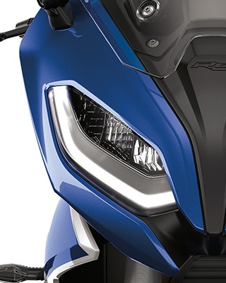 Front with LED daytime riding light of the R 1250 RS