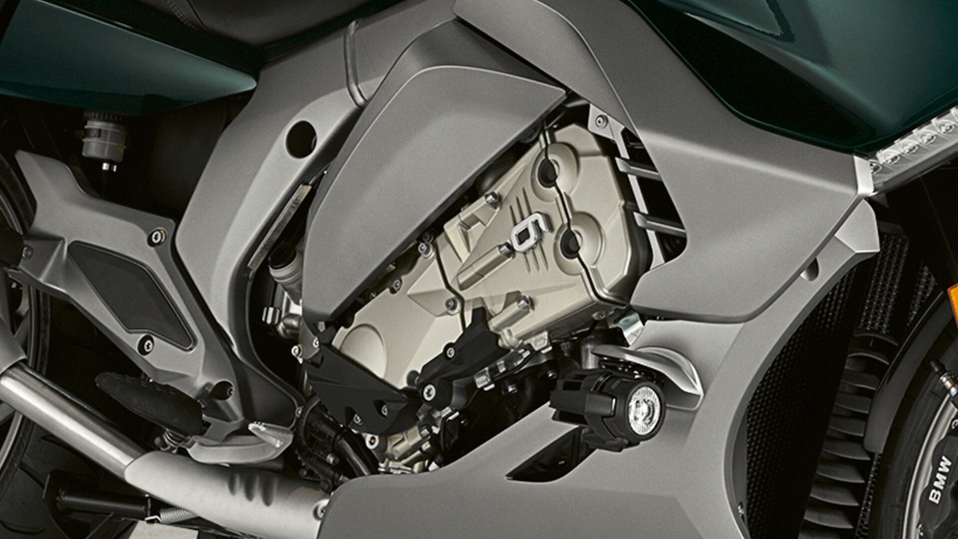 K 1600 GTL 6-cylinder in-line engine