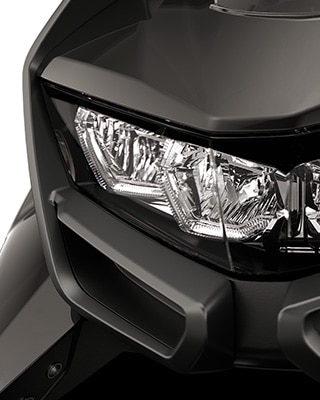 The C 400 GT from BMW Motorrad with full LED headlights and daytime riding lights