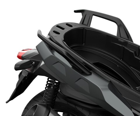 We see the open Flexcase storage compartment of the C 400 X.