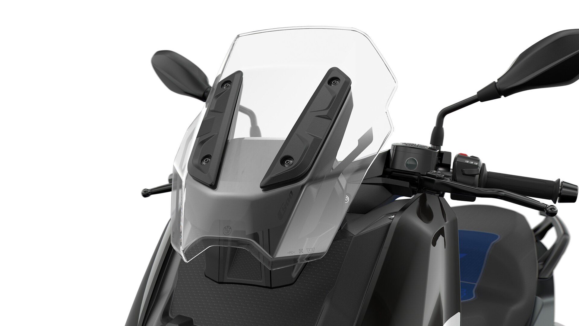 We see the windscreen of the C 400 X.