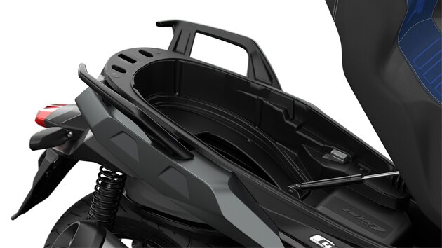 We see the open Flexcase storage compartment of the C 400 X.