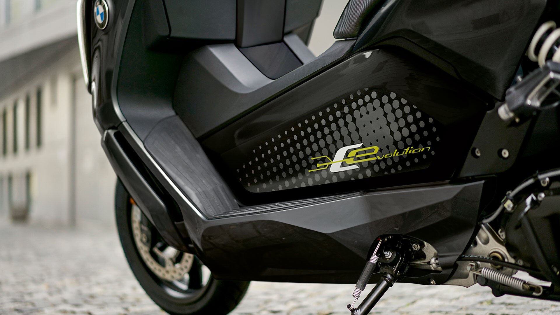 Side trim panel with graphic
